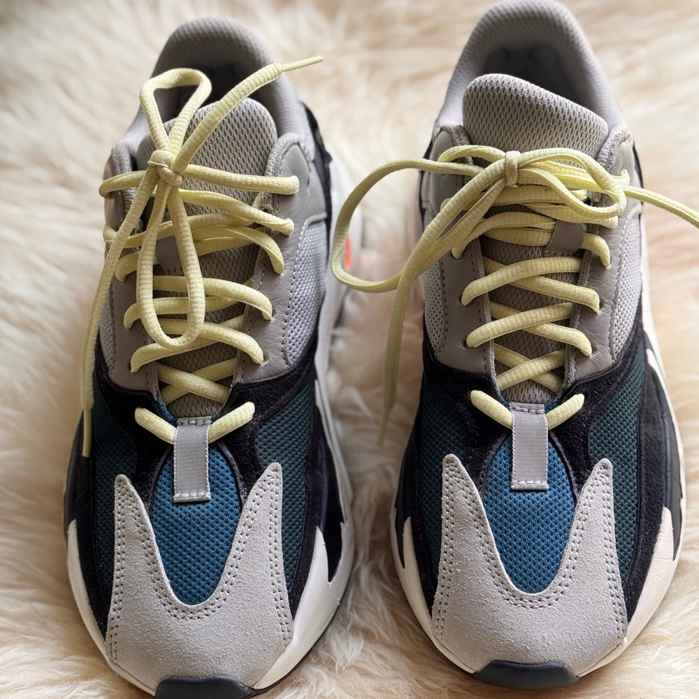 Yeezy 700 Boost Wave Runner [like new]